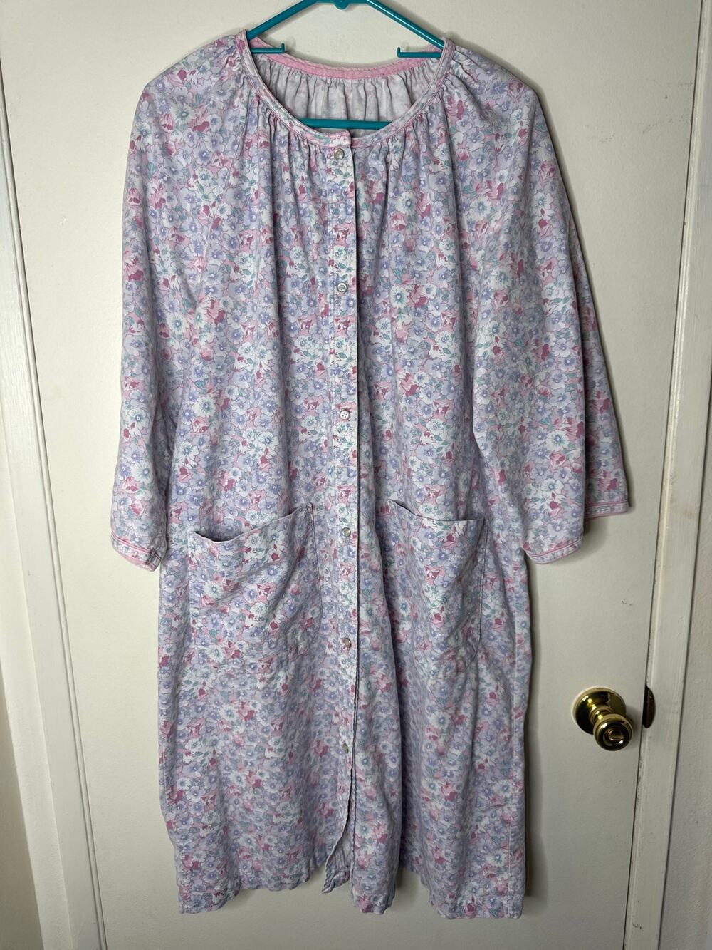 VTG Pastel Calico Floral Snap Housecoat Robe with Pockets Cottagecore Loungewear